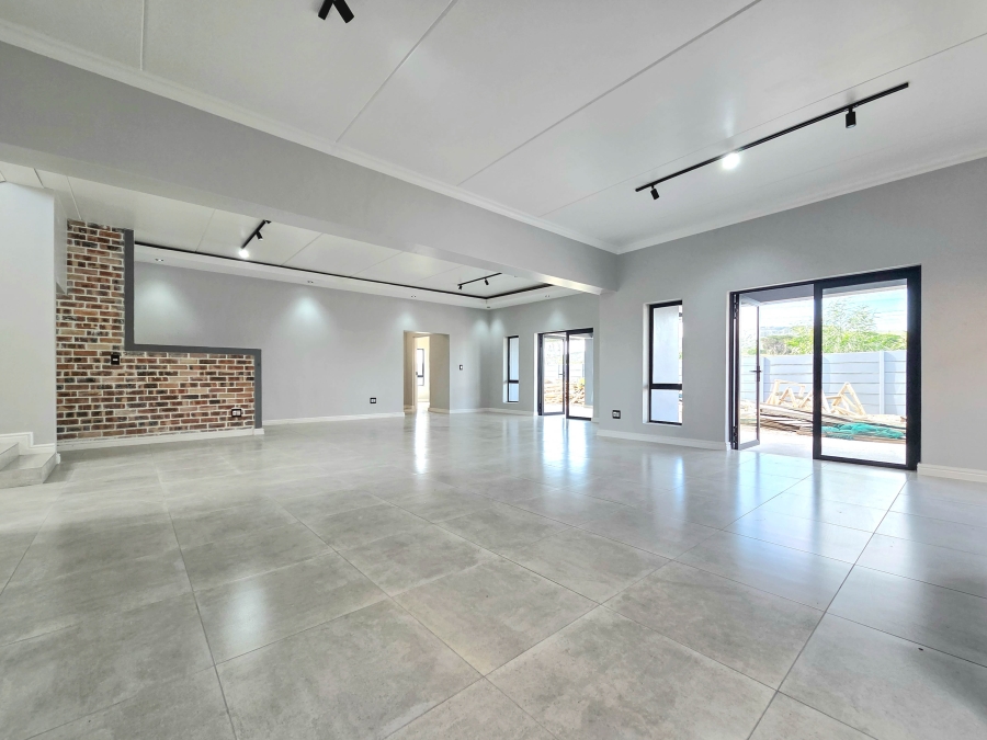 4 Bedroom Property for Sale in Haasendal Western Cape